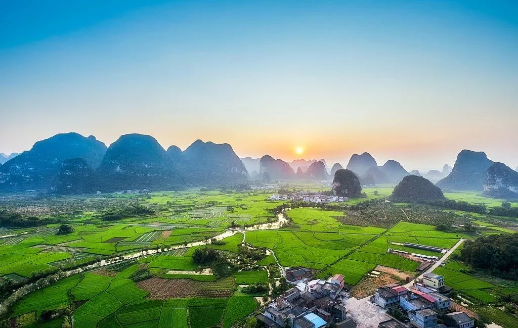 外交部发言人就广西相关评论文章发表言论